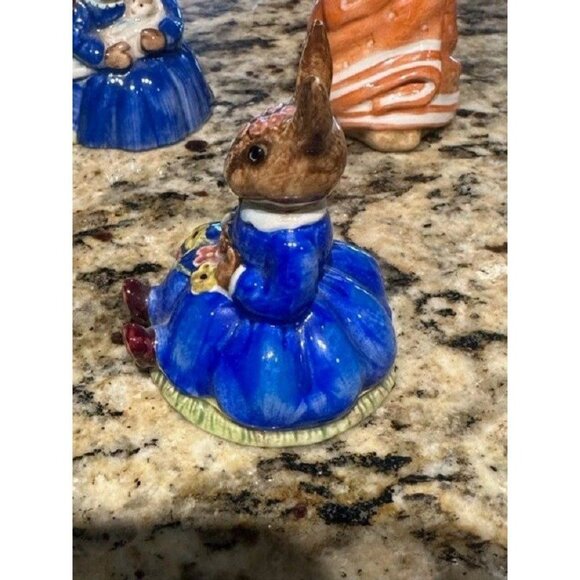 Royal Doulton Bunnykins Daisie Spring Time Made England EUC - Picture 3 of 5
